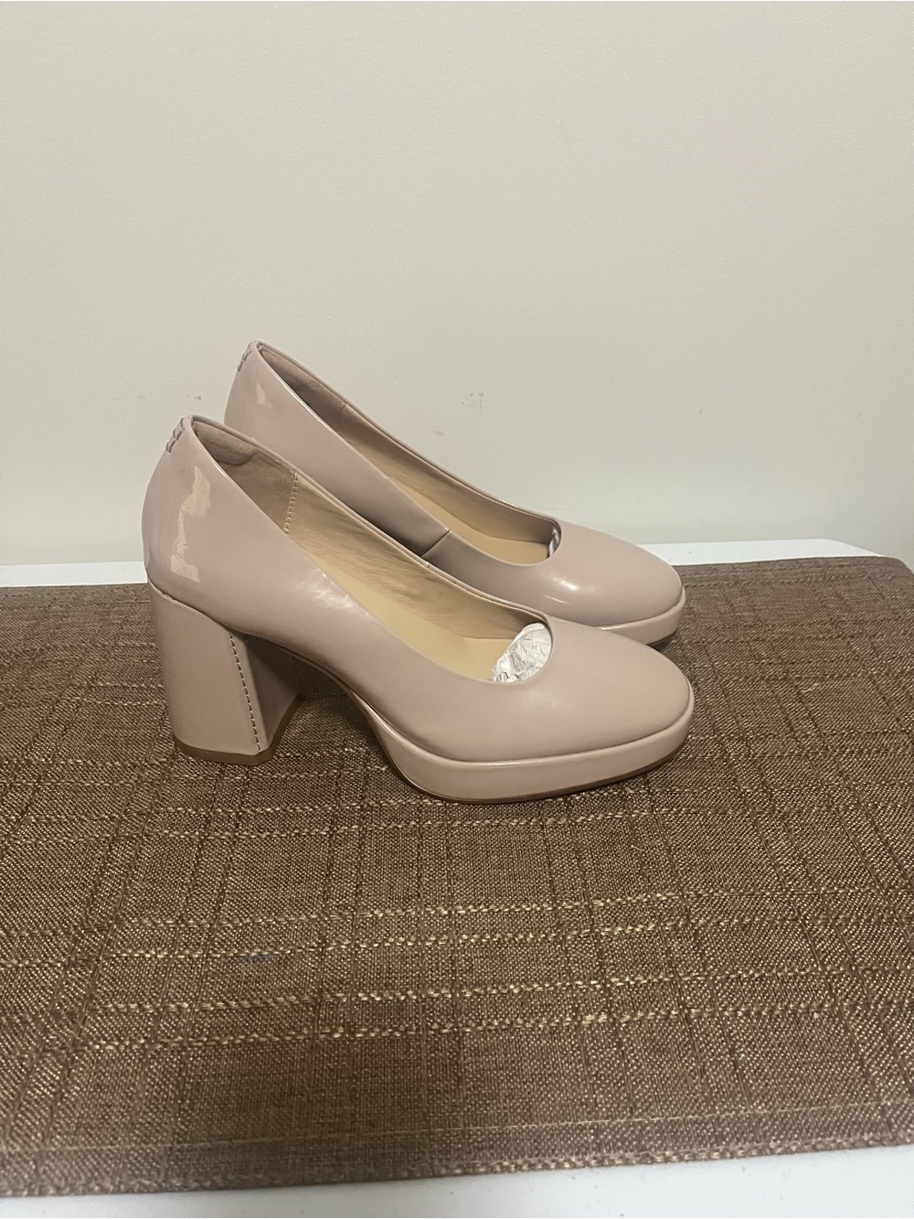 Clarks Women's Nude Patent Block Heel Pumps - Picture 2 of 7